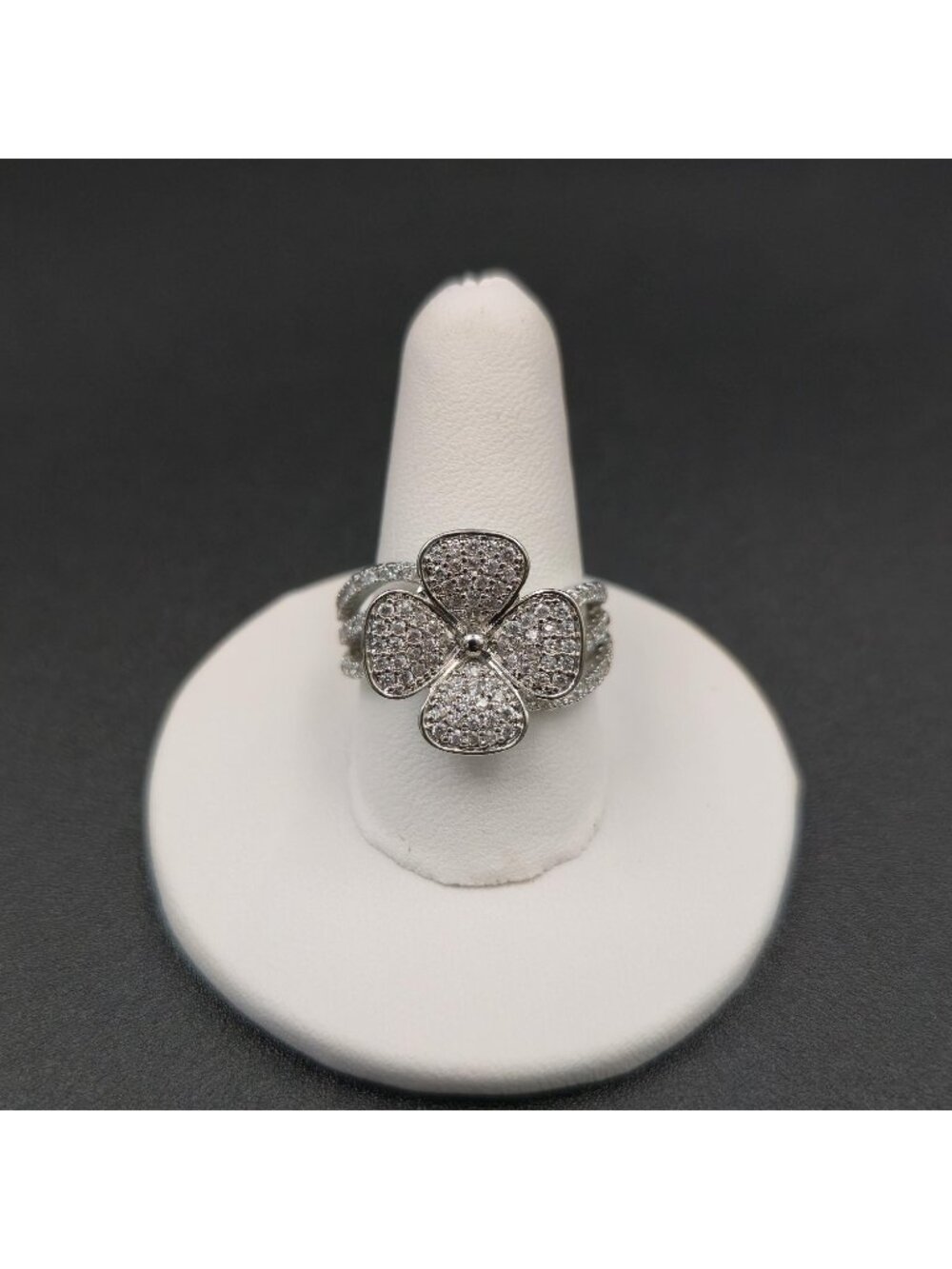 Size 7.75 Lucky Four Leaf Clover Cubic Zirconia Band Ring A7629 - Picture 2 of 8